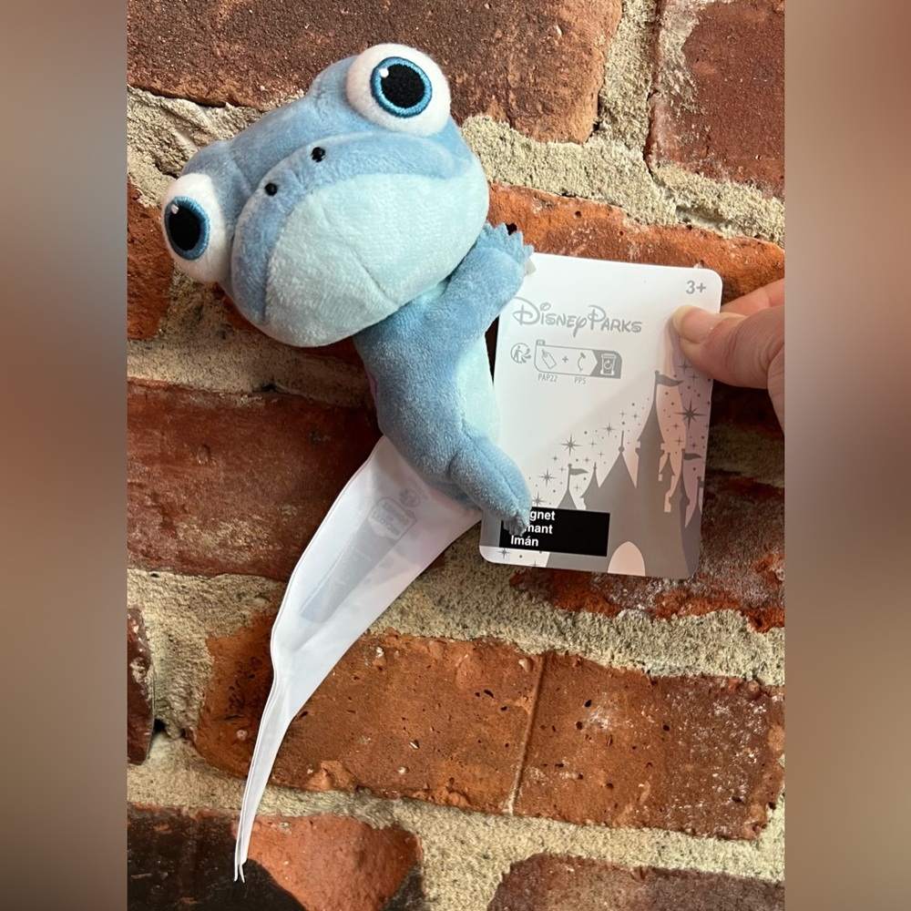 Disney Parks Frozen 2 Bruni Blue Salamander Magnetic Plush NEW
